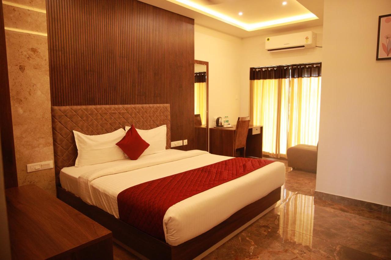 Bliss Regency Business Hotel Palakkad Exterior photo